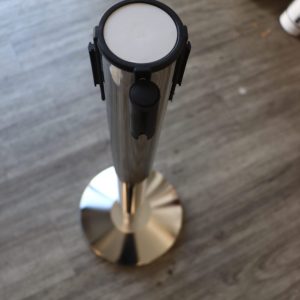Retractable bollard